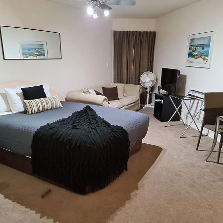 Oceanside Resort Internal Ground Floor Studio Unit Privately Owned In Mt Maunganui No External Window Or Air Conditioning Mount Maunganui Eksteriør bilde