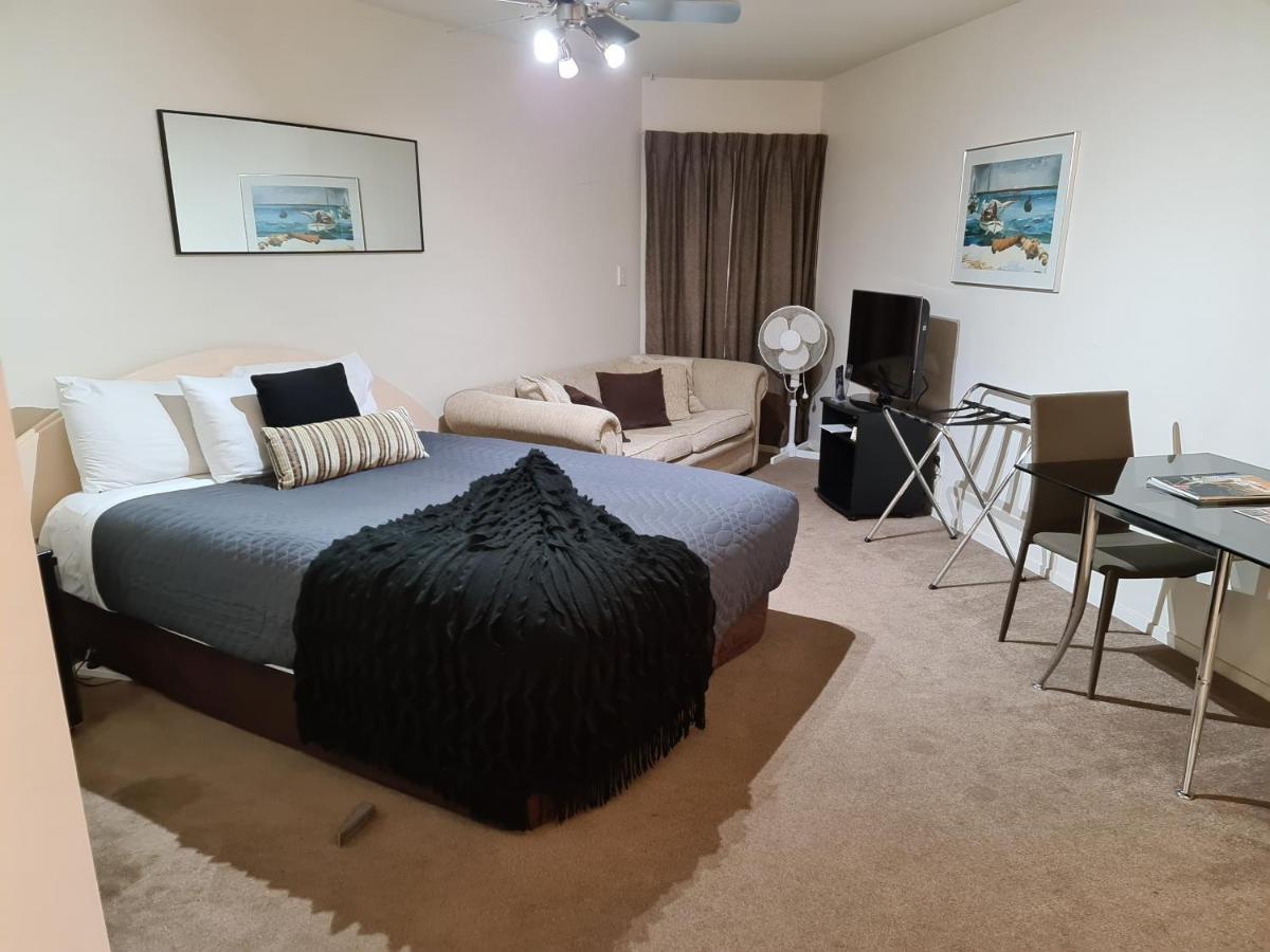 Oceanside Resort Internal Ground Floor Studio Unit Privately Owned In Mt Maunganui No External Window Or Air Conditioning Mount Maunganui Eksteriør bilde